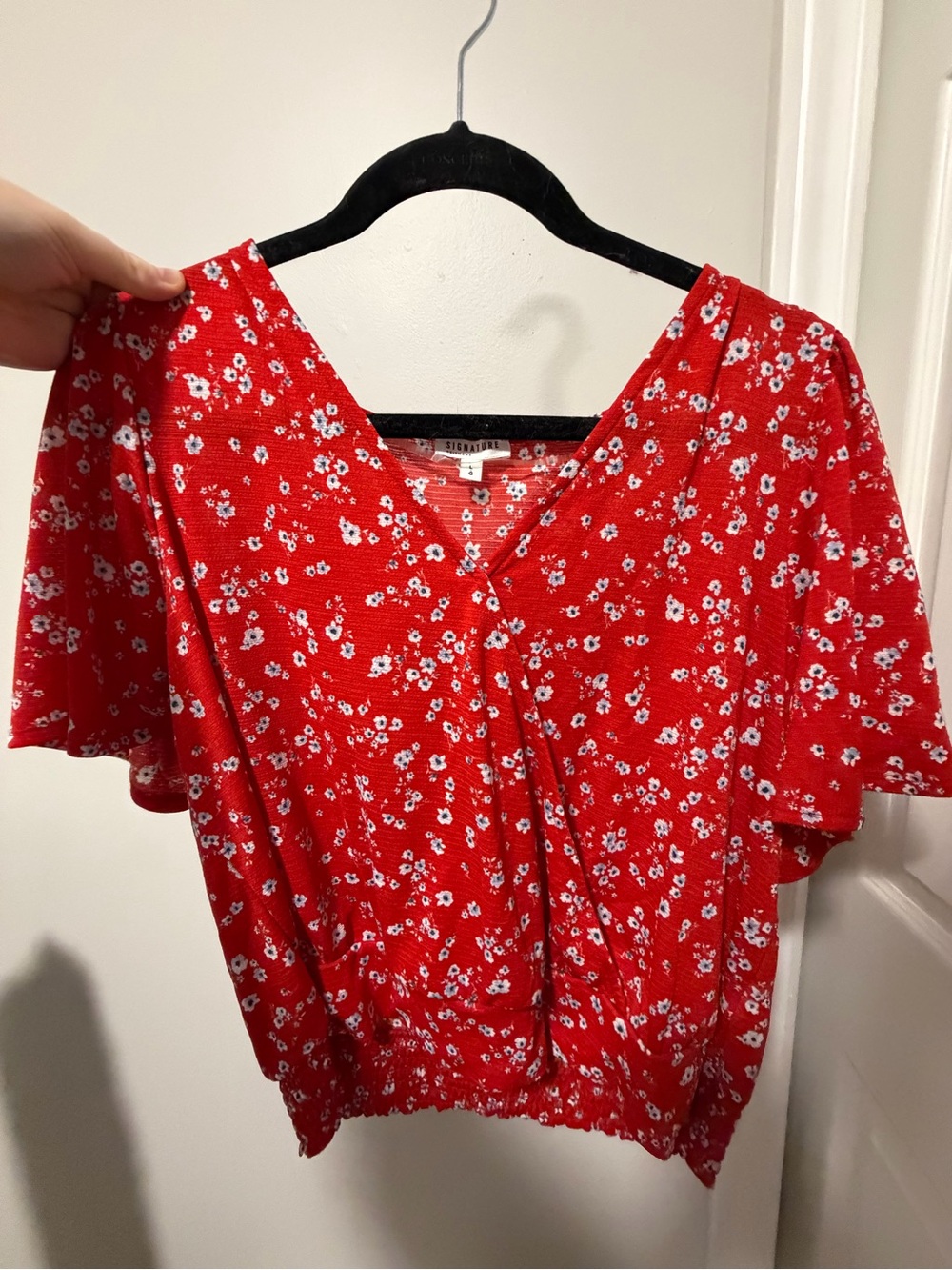Reitmans Red Floral V-Neck Short Sleeve Blouse